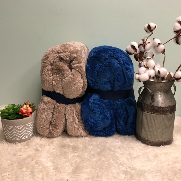 Berkshire | Fluffie Throw Set | 2 Pack | Tan & Navy (PM_B57) - Picture 2 of 4